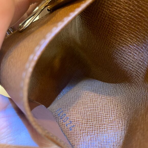 Louis Vuitton Monogram 4 key Multicles Holder Case - Picture 12 of 12